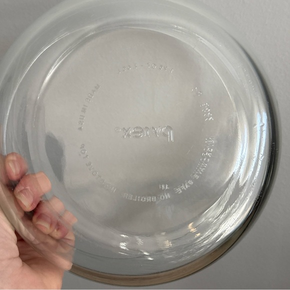 PYREX 7203 Clear serving Bowl  1.75 QUART 7" x 3.25" W/ Lid 7402-PC Red - Picture 5 of 6